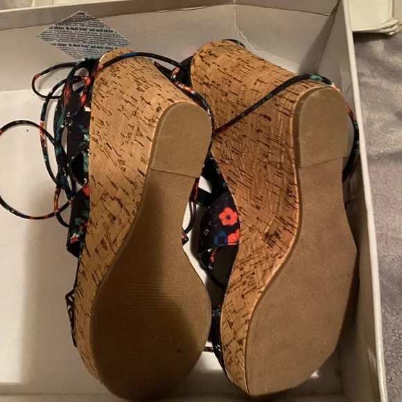 Steve Madden Wedges - Picture 2 of 4